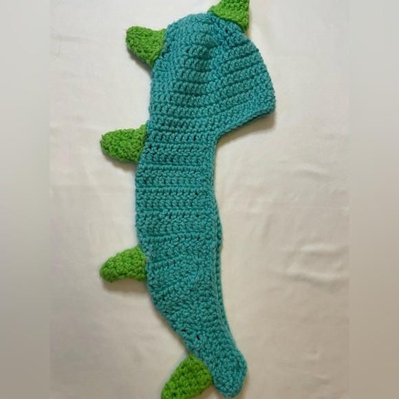 Handmade newborn blue and green dinosaurs crochet hat - Picture 3 of 3